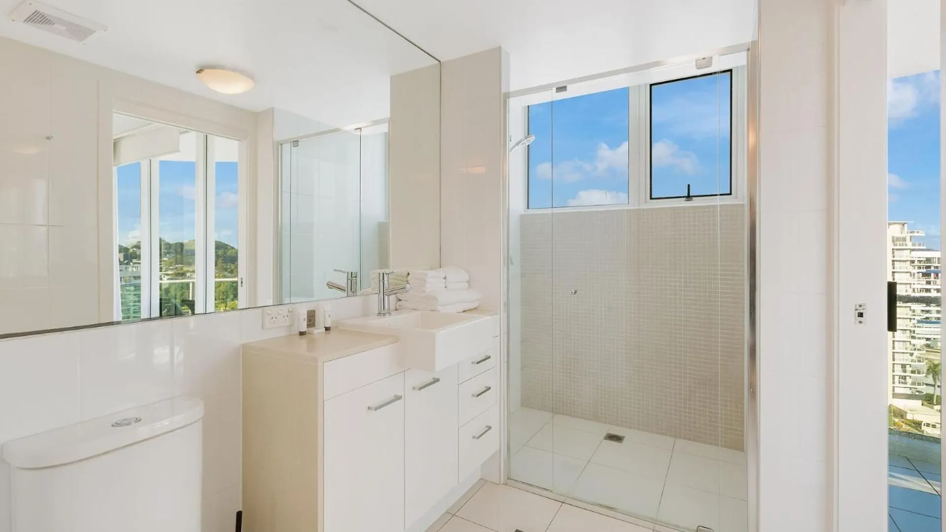 Reflections On The Sea Unit 1501A Daire Gold Coast