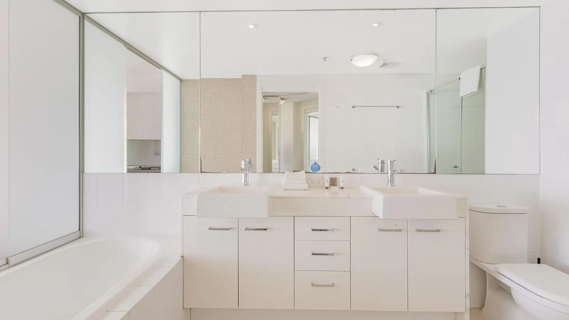Reflections On The Sea Unit 1501A Daire Gold Coast