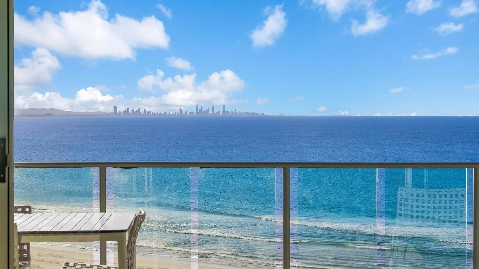 Reflections On The Sea Unit 1501A Daire Gold Coast