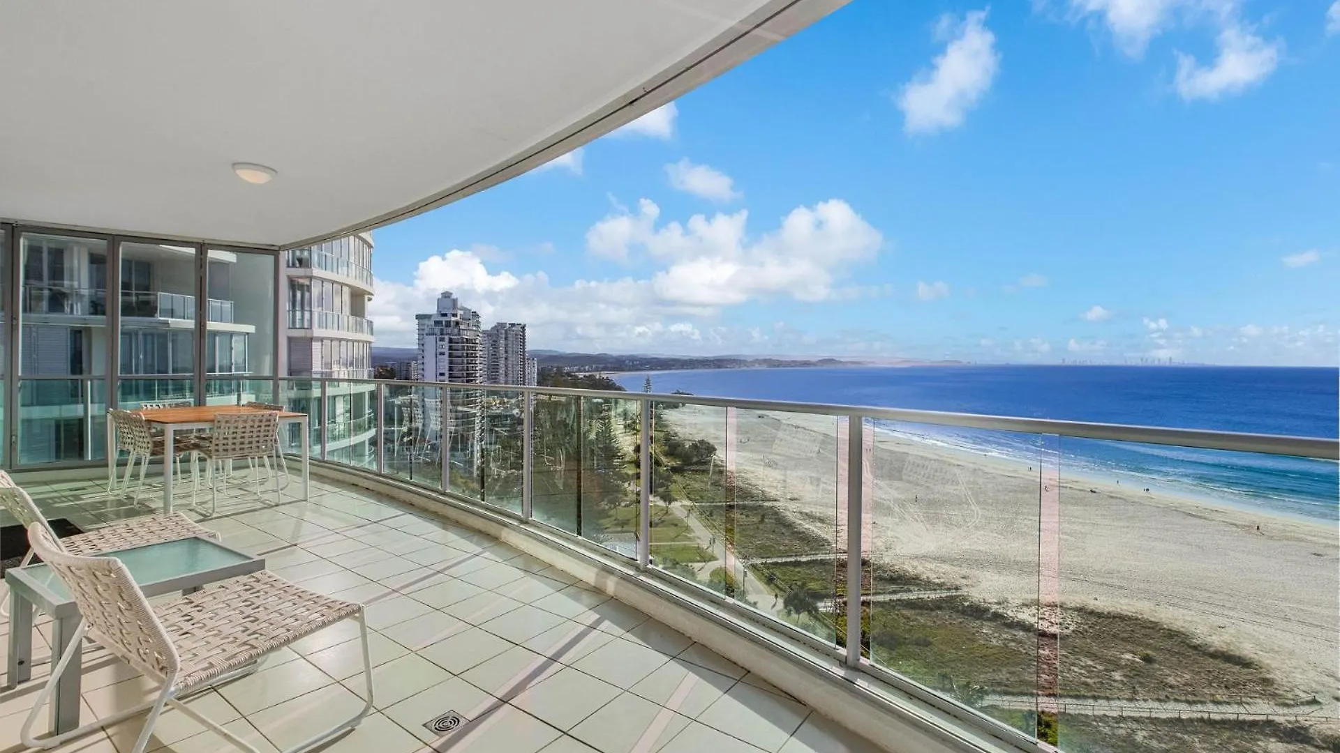 Reflections On The Sea Unit 1501A Daire Gold Coast